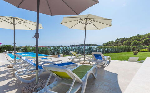 Villa Vizula: Bleu, Mobilier De Jardin, Piscine, Ombre, Chaise, Parapluie, Balancelle, Jardin, Loisir, Recours
