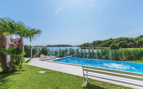 Villa Vizula: Bleu, L'Eau, Piscine, Recours, Loisir, Eco Hôtel, Tropiques, Ombre, Côte, Ville Resort