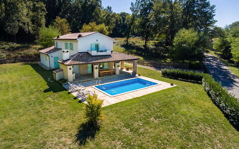 Villa Portobello Green: Piscine, Domicile, Ferme, Biens, Chalet, Jardin, Villa, Pelouse, Cour, Arrière-Cour