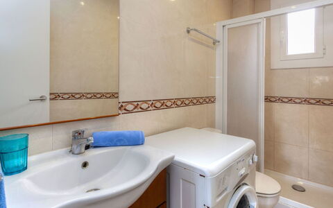 Sol i Mar: Buanderie, Luminaire Plomberie, Propriété, Robinet, Miroir, Salle De Bains, Produit, Bleu Azur, Violet, Armoire De Toilette