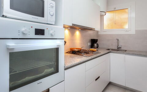 Sol i Mar: Cabinetry, Évier, Propriété, Comptoir, Produit, Appareil De Cuisine, Cuisine, Cuisinière, Bois, Électroménager
