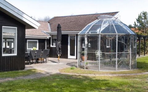 Sissie - 400M from the Sea: Biens, Ombre, Allée, Ferme