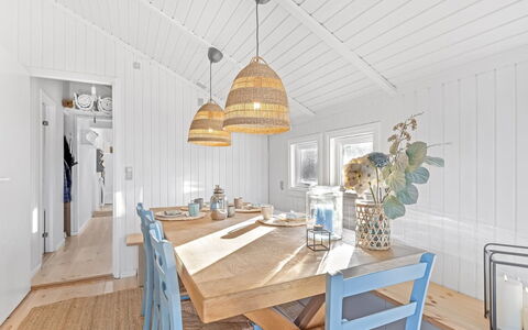 Sissie - 400M from the Sea: Biens, Ombre, Allée, Ferme