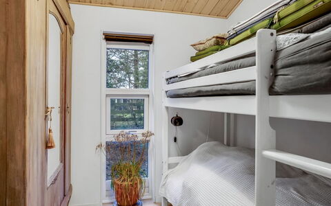 Floora - 20M from the Sea: Chambre, Design Intérieur, Bois, Lit, Sol, Sol, Meubles, Lit Superposé, Plafond, Drap De Lit