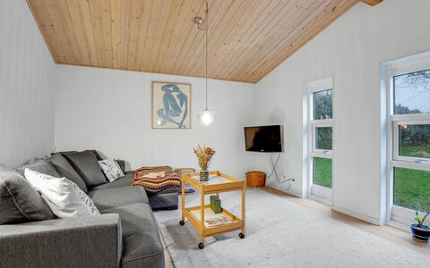 Floora - 20M from the Sea: Sol, Mur, Sol, Design Intérieur, Bois, Plafond, Parquet, Éclairage, Meubles, Revêtement De Sol Stratifié