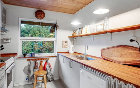 Floora - 20M from the Sea: Sol, Mur, Sol, Design Intérieur, Bois, Plafond, Parquet, Éclairage, Meubles, Revêtement De Sol Stratifié