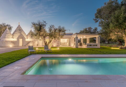 Trullo Brenda: Jardin, Pelouse, Biens, Aménagement Paysager, Piscine, Parc, Cour, Ferme, Villa, Manoir
