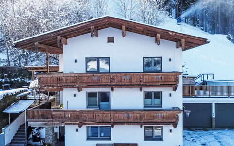 Bettina: Domicile, L'Hiver, Appartement, Neige, Gelé, Pente, Balcon, Village De Montagne, Glacial Relief, Station De Ski