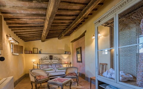 Prugnolo: Meubles, Mur, Design Intérieur, Sol, Sol, Plafond, Chambre, Éclairage, Lit, Pièce