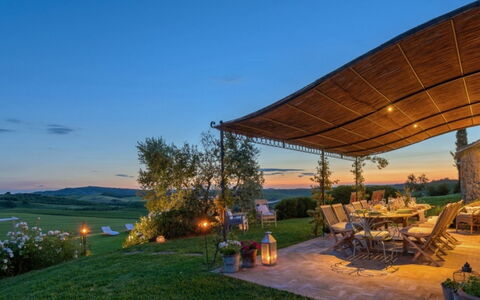 Prugnolo: Paysage, Lot Terre, Mobilier De Jardin, Chaise, Ferme, Aménagement Paysager, Biens, Eco Hôtel, Cour, Villa