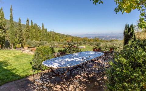 Villa la Felce: Végétation, Paysage Naturel, Paysage, Arbuste, Colline, Montagnes, Communauté Des Plantes, Lot Terre, Station De Montagne, Couverture De Sol
