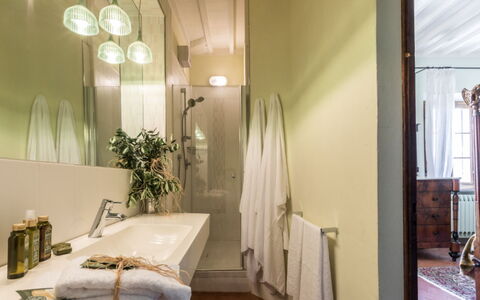 Villa Cerreta: Mur, Design Intérieur, Sol, Sol, Plafond, Éclairage, Domicile, Luminaire, Pièce, Salle De Bains