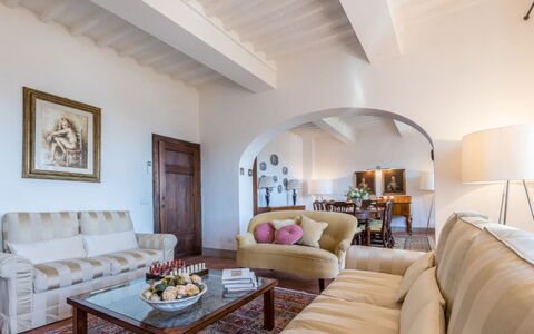 Villa Cerreta: Meubles, Design Intérieur, Mur, Sol, Canapé, Bois, Sol, Plafond, Pièce, Salon