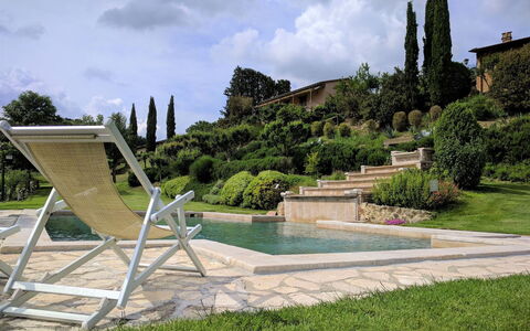 Podere della Bruciata: Mobilier De Jardin, Meubles, Jardin, Dalle, Aménagement Paysager, Balancelle, Arrière-Cour, Ombre, Chaise, Cour