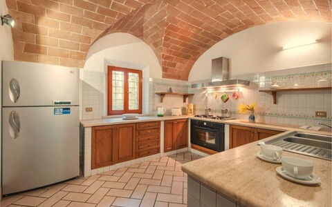 Il Tinaio: Cuisine, Plafond, Design Intérieur, Appareil De Cuisine, Principaux Appliance, Comptoir, Sol, Cabinetry, Électroménager, Meubles