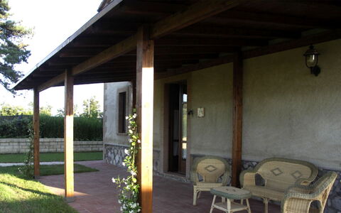 Podere dei Limoni: Bois, Porche, Colonne, Porte, Ombre, Structure En Plein Air, Jardin, Tache De Bois, Arrière-Cour, Dur