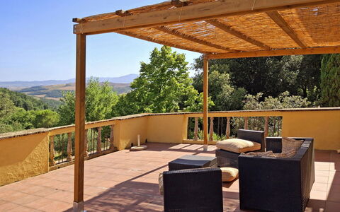 La Palazzina: Bois, Porche, Meubles, Ombre, Tache De Bois, Dur, Structure En Plein Air, Plafond, Balcon, Mobilier De Jardin