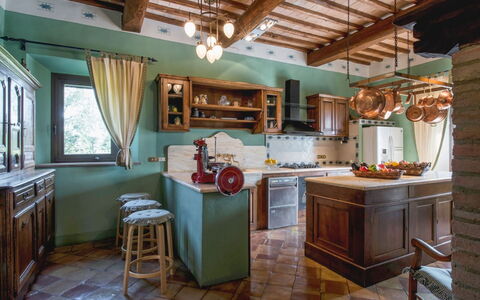 Villa Giuncheto: Meubles, Design Intérieur, Sol, Cuisine, Bois, Plafond, Cabinetry, Pièce, Sol, Luminaire