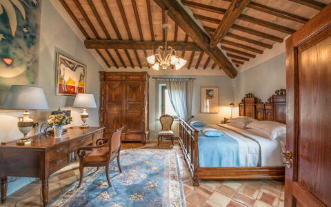 Villa Giuncheto: Meubles, Mur, Design Intérieur, Sol, Chambre, Éclairage, Domicile, Table, Lit, Sol