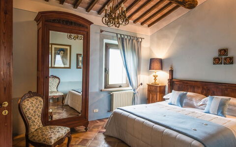 Villa Giuncheto: Meubles, Design Intérieur, Mur, Chambre, Bois, Lit, Sol, Domicile, Sol, Éclairage