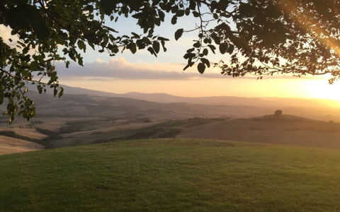 Vallocchie: La Nature, Herbe, Paysage Naturel, Colline, Atmospherique Phénomène, Prairie, Horizon, Écorégion, Paysage, Lever Du Soleil