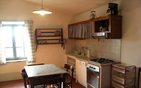Vallocchie: Meubles, Sol, Bois, Design Intérieur, Sol, Pièce, Plafond, Éclairage, Cuisine, Principaux Appliance