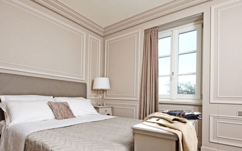 Villa Garda: Design Intérieur, Meubles, Chambre, Lit, Bois, Drap De Lit, Domicile, Literie, Sol, Sol