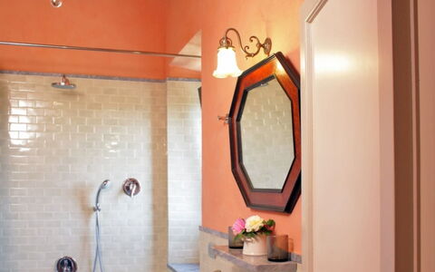 Bagnoletto: Mur, Design Intérieur, Luminaire Plomberie, Salle De Bains, Orange, Plafond, Plomberie, Robinet, Éclairage, Luminaire