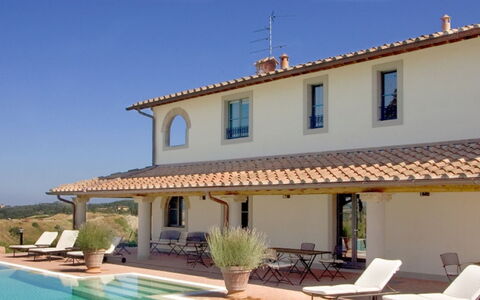 Villa Santa Virginia: Domicile, Zone Résidentielle, Maison, Toit, Porte, Piscine, Biens, Villa, Ferme, Balcon