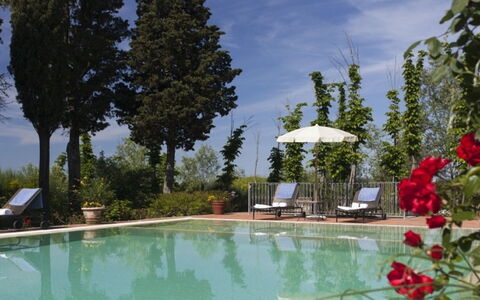 Villa Santa Virginia: Piscine, Mobilier De Jardin, Recours, Eco Hôtel, Parapluie, Balancelle, Chaise, Hacienda, Ombre, Biens