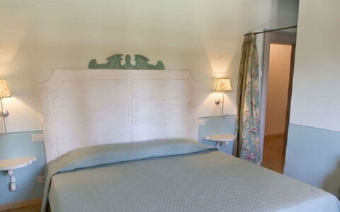 Villa Santa Virginia: Meubles, Chambre, Drap De Lit, Linge, Sol, Literie, Design Intérieur, Sol, Lit, Cadre De Lit