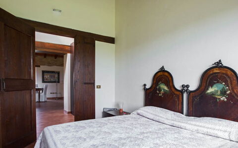 Cascina Tabia: Mur, Design Intérieur, Meubles, Chambre, Lit, Plafond, Sol, Sol, Pièce, Drap De Lit
