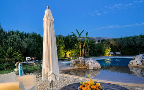 Villa dello Zingaro: Piscine, Recours, Aménagement Paysager, Eco Hôtel, Caractéristique De L'Eau, Jardin, Pot De Fleur, Hacienda, Parapluie, Biens