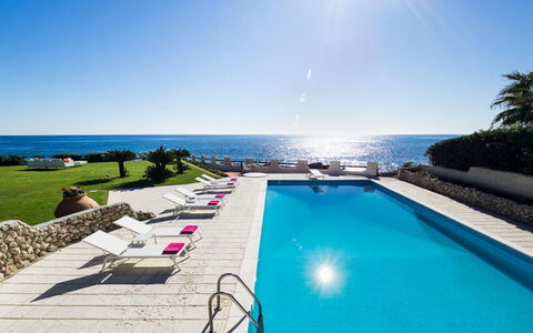 Villa Luna Blu: Bleu, L'Eau, Mer, Mobilier De Jardin, Loisir, Cotiers Et Relief Océaniques, Piscine, Océan, Côte, Recours