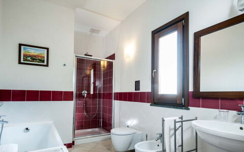 Villa Eroica: Sol, Design Intérieur, Luminaire Plomberie, Sol, Plafond, Robinet, Pièce, Salle De Bains, Plomberie, Luminaire