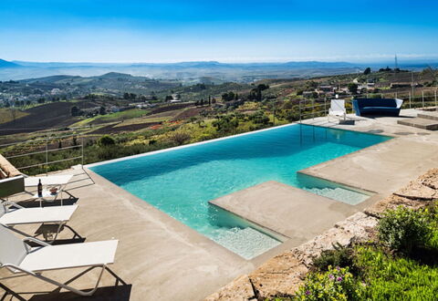 Villa Eroica: Piscine, Bleu, Recours, Composite, Eco Hôtel, Mobilier De Jardin, Balancelle, Thermes, Ombre, Ville Resort
