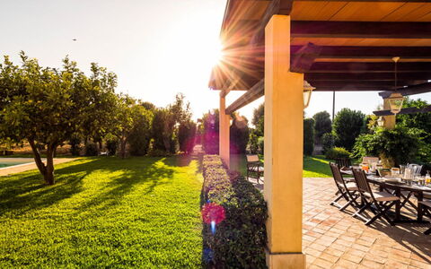 Villa del Sirio: Jardin, Arbuste, Lot Terre, Pelouse, Ombre, Aménagement Paysager, Arrière-Cour, Recours, Cour
