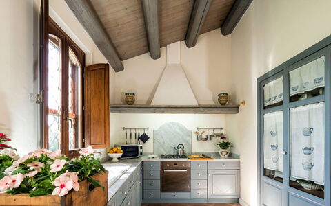 Villa del Sirio: Meubles, Design Intérieur, Cuisine, Bois, Sol, Domicile, Cabinetry, Comptoir, Plafond, Éclairage