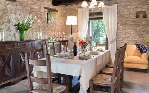 Villa Savino: Meubles, Design Intérieur, Table, Chaise, Bois, Sol, Salle À Manger, Table Cuisine Et Salle A Manger, Pièce, Éclairage