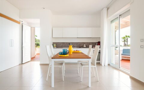 Villa delle Palme: Meubles, Sol, Design Intérieur, Sol, Bois, Table, Chaise, Table Cuisine Et Salle A Manger, Salle À Manger, Domicile