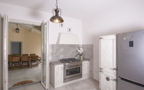 Villa Sara: Sol, Sol, Design Intérieur, Plafond, Cuisine, Meubles, Électroménager, Éclairage, Principaux Appliance, Comptoir