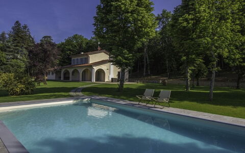 Villa Sara: Piscine, Biens, Ombre, Jardin, Hacienda, Aménagement Paysager, Pelouse, Ferme, Cour, Arrière-Cour