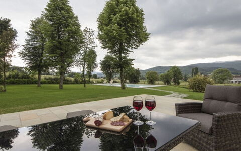 Villa Sara: Meubles, Paysage, Mobilier De Jardin, Plaine, Jardin, Tableau De Plein Air, Pelouse, Chaise, Aménagement Paysager, Parc