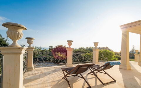 Villa del Drago: Colonne, Balustre, Balcon, Ombre, Moulage, Conception, Balustrade, Villa, Structure En Plein Air, Porche