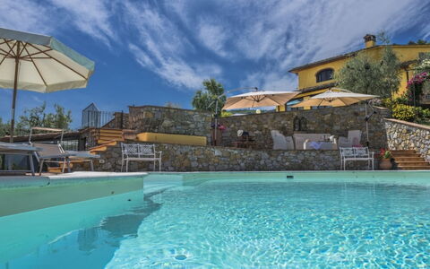 Villa Lucente: Piscine, Biens, Recours, Hacienda, Villa, Eco Hôtel, Caractéristique De L'Eau, Mobilier De Jardin, Ville Resort, Aménagement Paysager