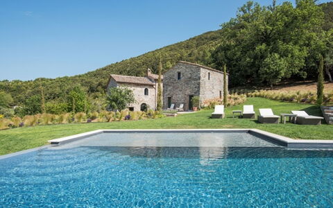 Villa Piuma: Piscine, Aménagement Paysager, Biens, Caractéristique De L'Eau, Recours, Ferme