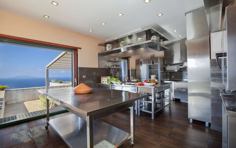 Villa Liliana: Cuisine, Appareil De Cuisine, Design Intérieur, Comptoir, Électroménager, Meubles, Principaux Appliance, Sol, Plafond, Éclairage