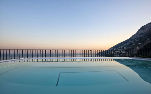 Villa Limoncello: Piscine, Balcon