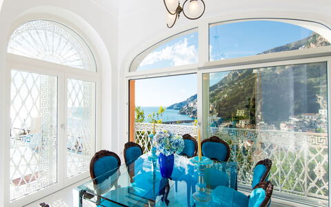 Villa Limoncello: Bleu, Design Intérieur, Meubles, Chaise, Recours, Table Cuisine Et Salle A Manger, Salle À Manger, Hôtel, Villa, Table Basse