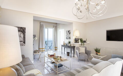 Villa Gilda: Meubles, Design Intérieur, Sol, Sol, Table, Textile, Domicile, Chaise, Pièce, Salon